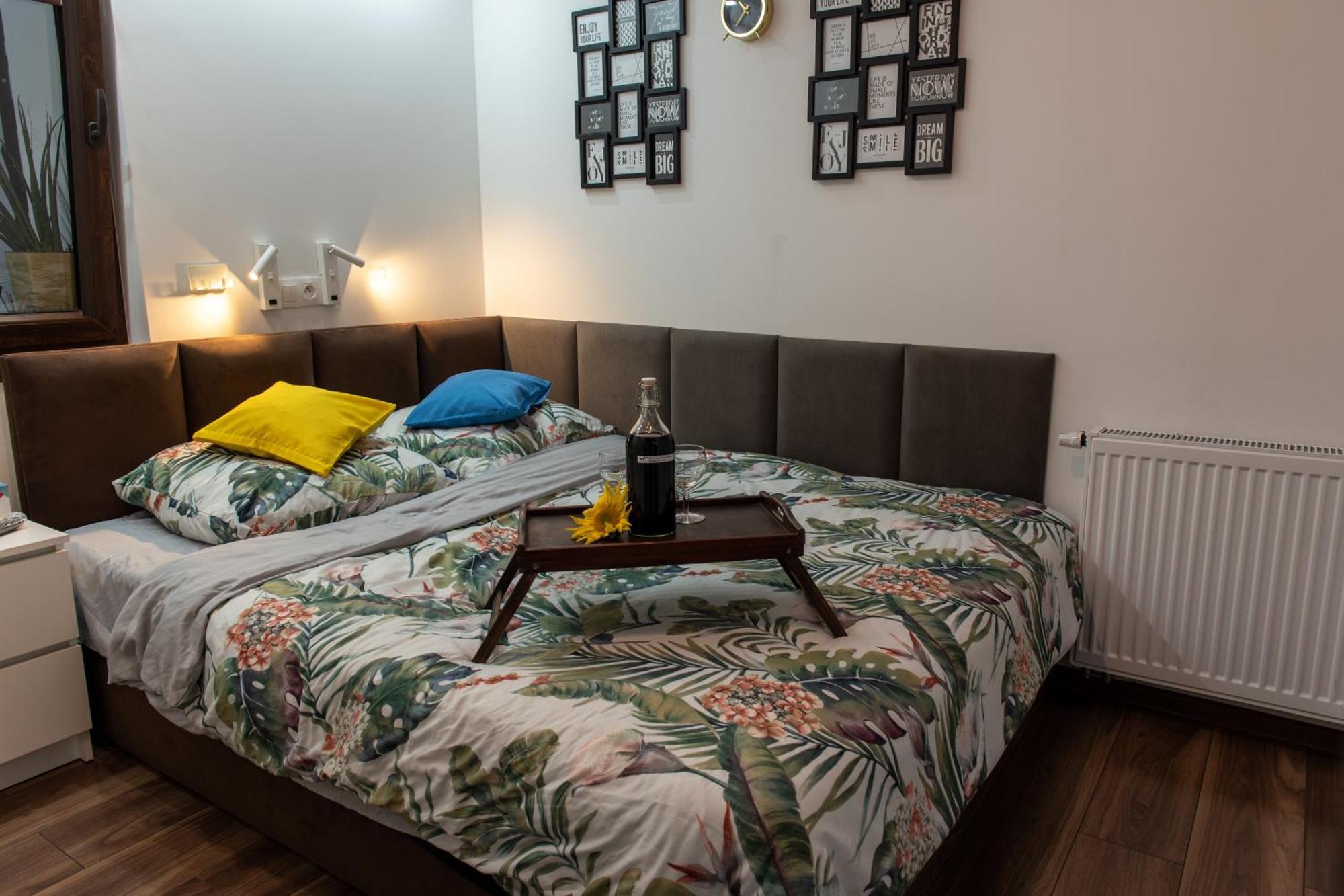 Apartament Crooked Stairs Zielona Góra Esterno foto