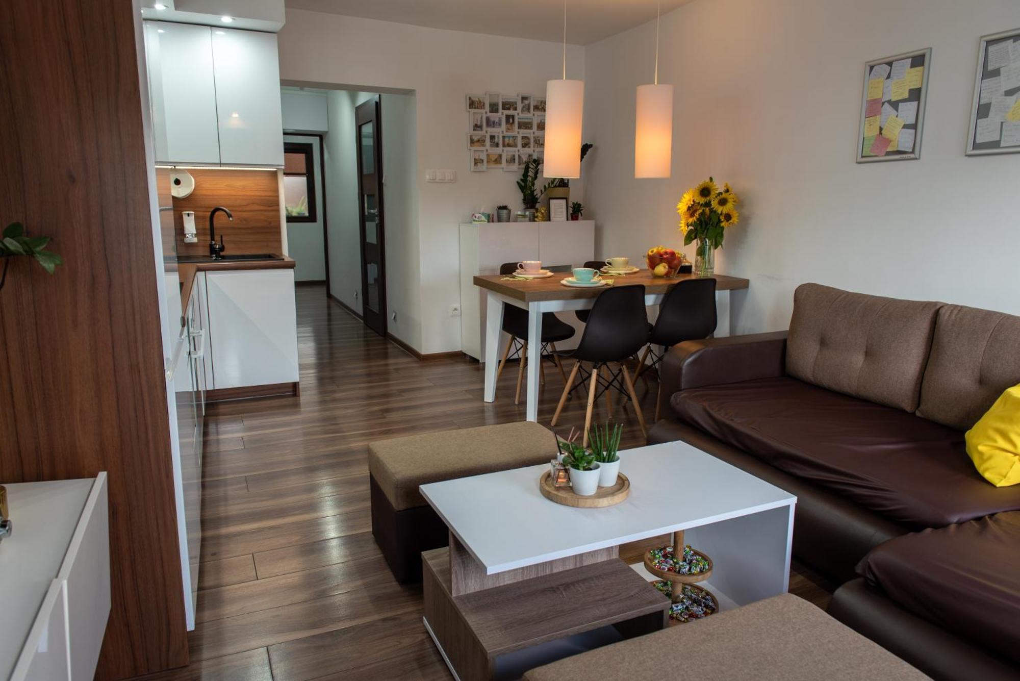 Apartament Crooked Stairs Zielona Góra Esterno foto
