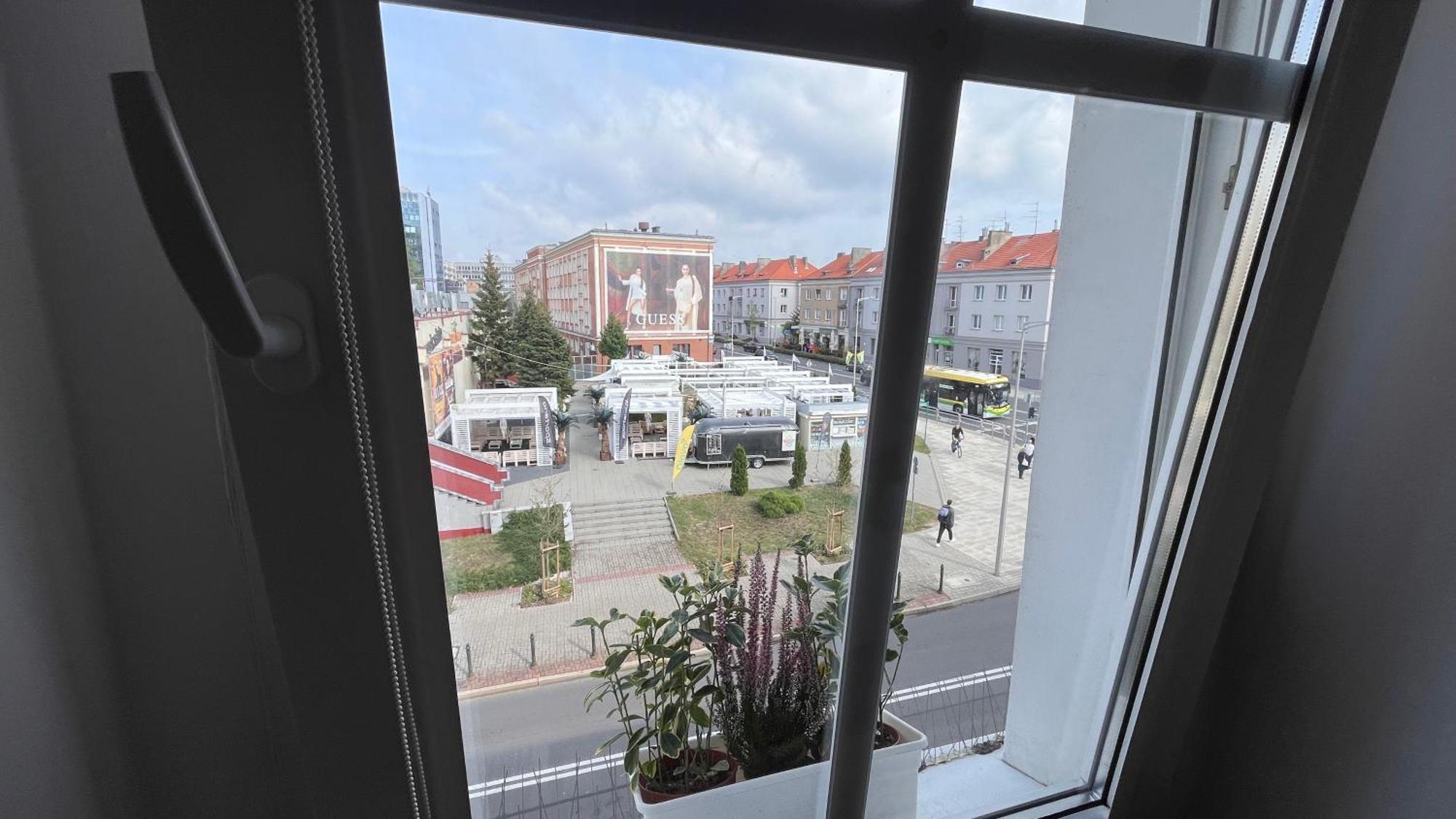 Apartament Crooked Stairs Zielona Góra Esterno foto